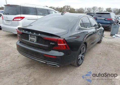 2022 Volvo S60 B5 Inscription z USA, uszkodzony, nr VIN 7JRL12TLXNG160544